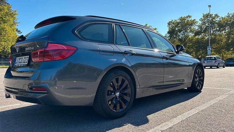 Grau Gebraucht 2019 BMW 320 Advantage Kombi | 19.000 € (Fairer Preis) - Bild 1/4