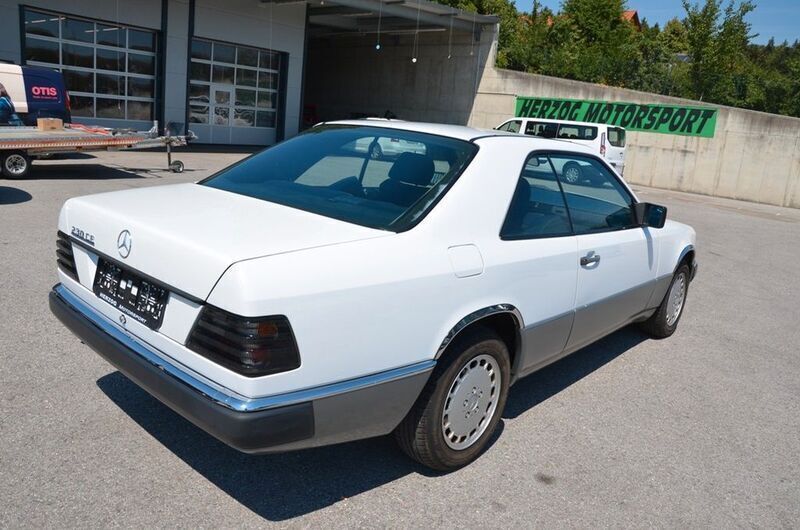 Second-hand Mercedes E230 132 CP (97 kW) 1987 Alb