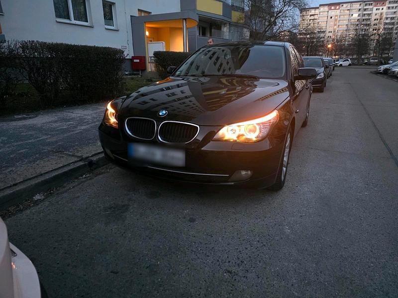 Gebraucht BMW 520 163 PS (119 kW) 2009 Schwarz Limousine