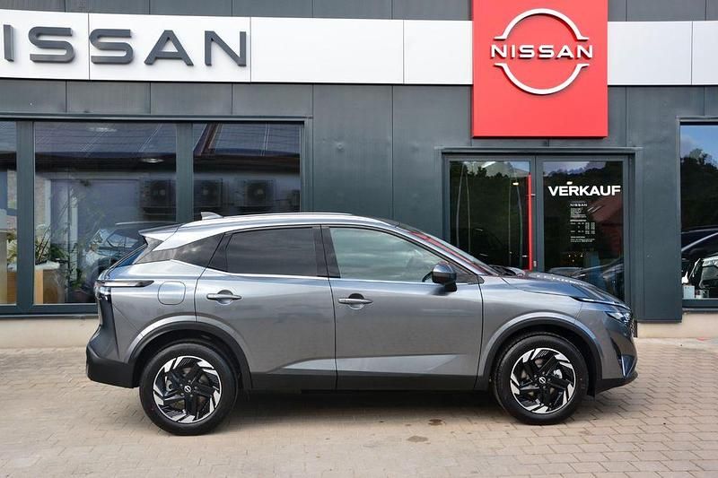Grau Neu 2025 Nissan Qashqai N-Connecta SUV | 40.480 € - Bild 1/4