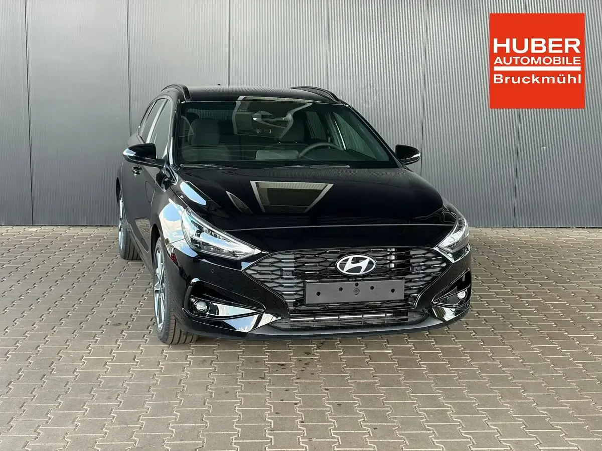 Neu Hyundai i30 Comfort 101 PS (74 kW) 2025 Abyss black Kombi