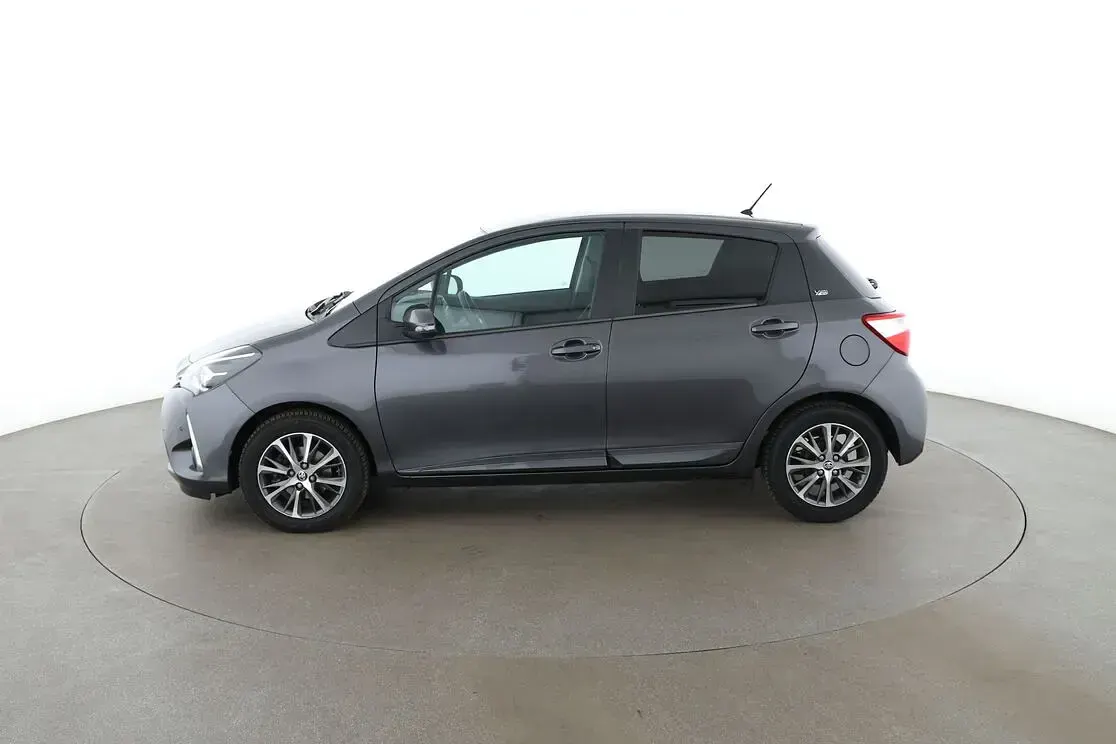 Gebraucht Toyota Yaris Team 120 PS (88 kW) 2020 Grau Limousine