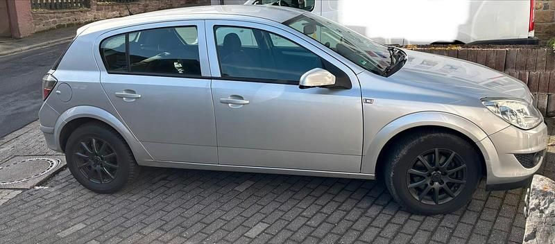 Gebraucht Opel Astra 90 PS (66 kW) 2009 Silber Limousine