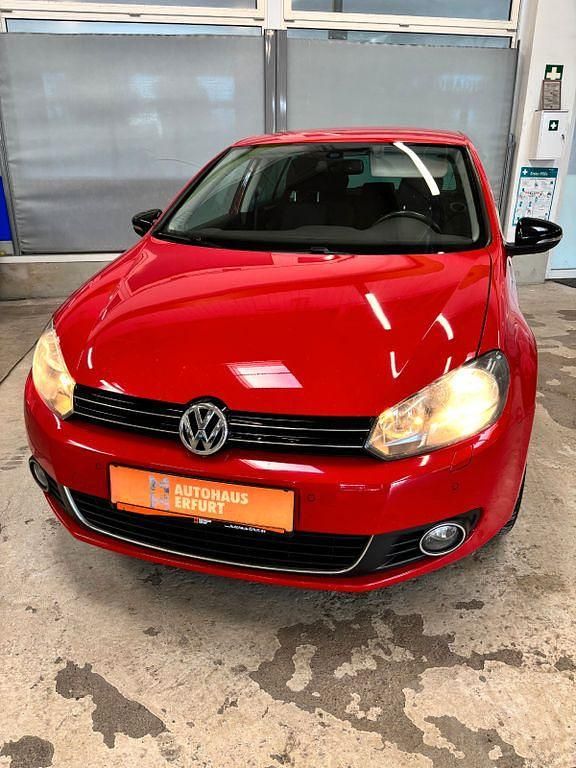 Gebraucht VW Golf VI Style 105 PS (77 kW) 2011 Rot Kleinwagen