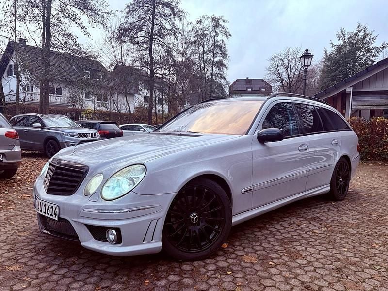 Schwarz Gebraucht 2004 Mercedes E320 Kombi | 3.150 € (Guter Preis) - Bild 1/4