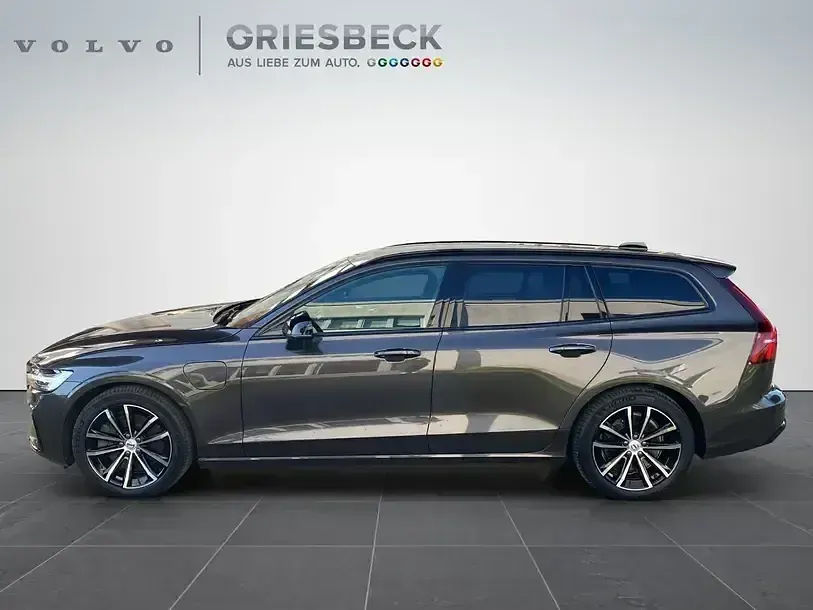 Gebraucht Volvo V60 Plus 455 PS (334 kW) 2023 Platinum grey / metallic Kombi