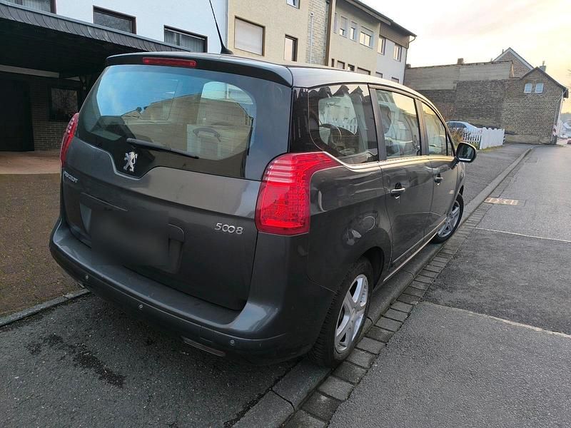 Gebraucht Peugeot 5008 112 PS (82 kW) 2012 Grau Van / Kleinbus