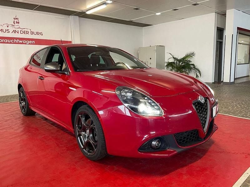 Rot Gebraucht 2018 Alfa Romeo Giulietta Super Kleinwagen | 14.900 € (Fairer Preis) - Bild 1/4