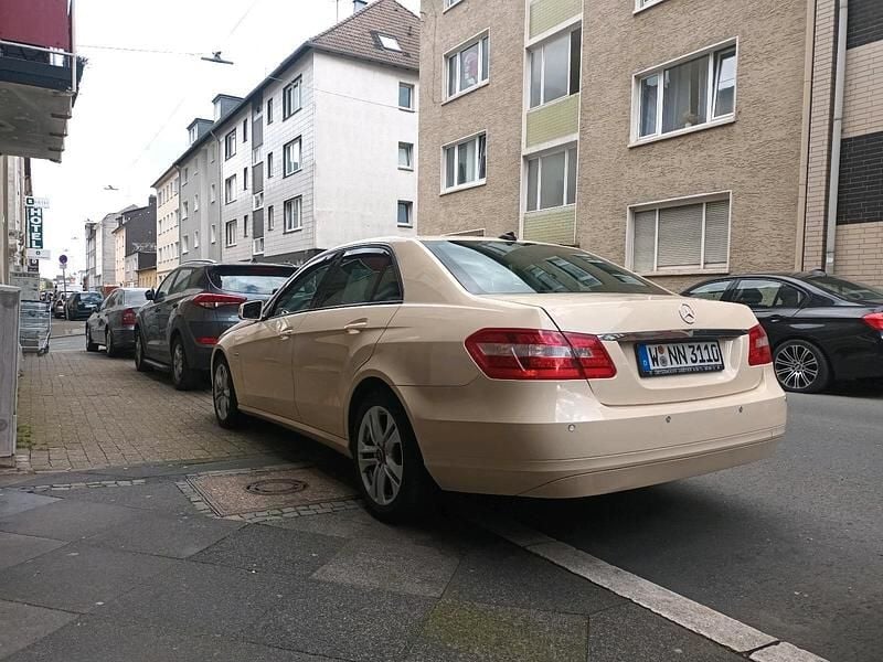 Gebraucht Mercedes E200 136 PS (100 kW) 2011 Beige Limousine