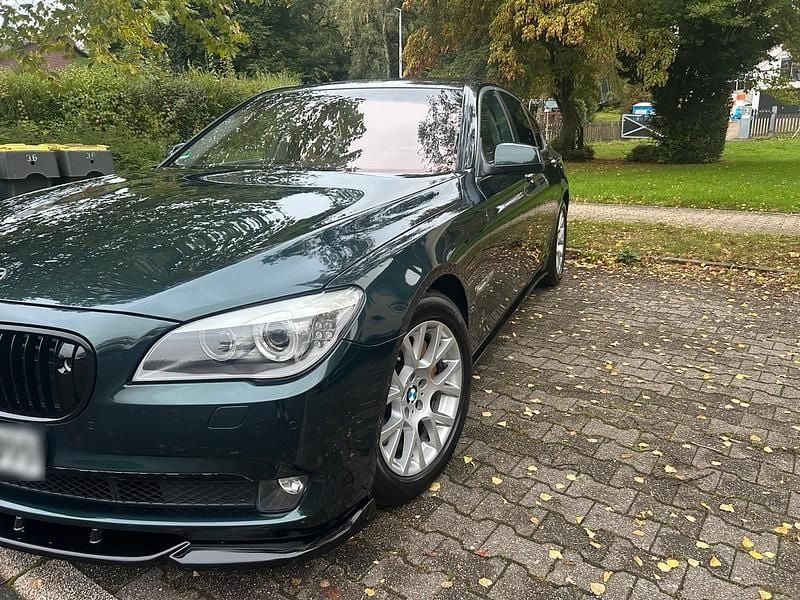 Gebraucht BMW 750 404 PS (297 kW) 2010 Grün Limousine