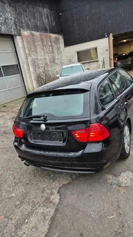Gebraucht BMW 318 143 PS (105 kW) 2008 Schwarz Kombi