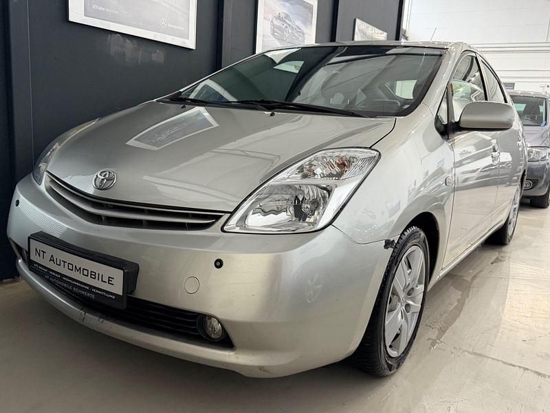 Second-hand Toyota Prius Executive 77 CP (56 kW) 2005 Argintiu Hatchback