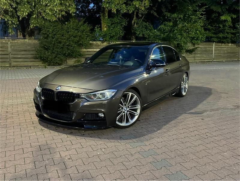 Braun Gebraucht 2012 BMW 320 Sport Line Limousine | 14.250 € (Fairer Preis) - Bild 1/4