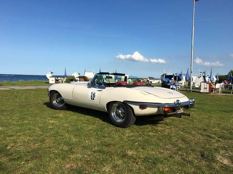Second-hand Jaguar E-Type 200 CP (147 kW) 1969 Alb Cabrio
