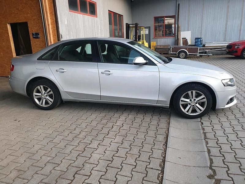 Gebraucht Audi A4 160 PS (117 kW) 2010 Silber Limousine