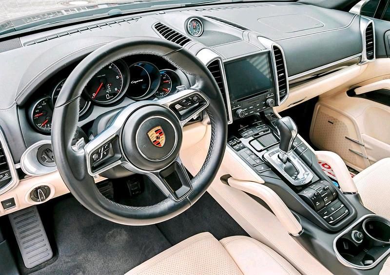 Second-hand Porsche Cayenne Platinum Edition 262 CP (192 kW) 2018 Negru SUV