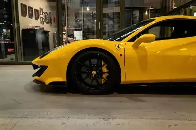 Second-hand Ferrari 488 721 CP (530 kW) 2019 Galben Coupe