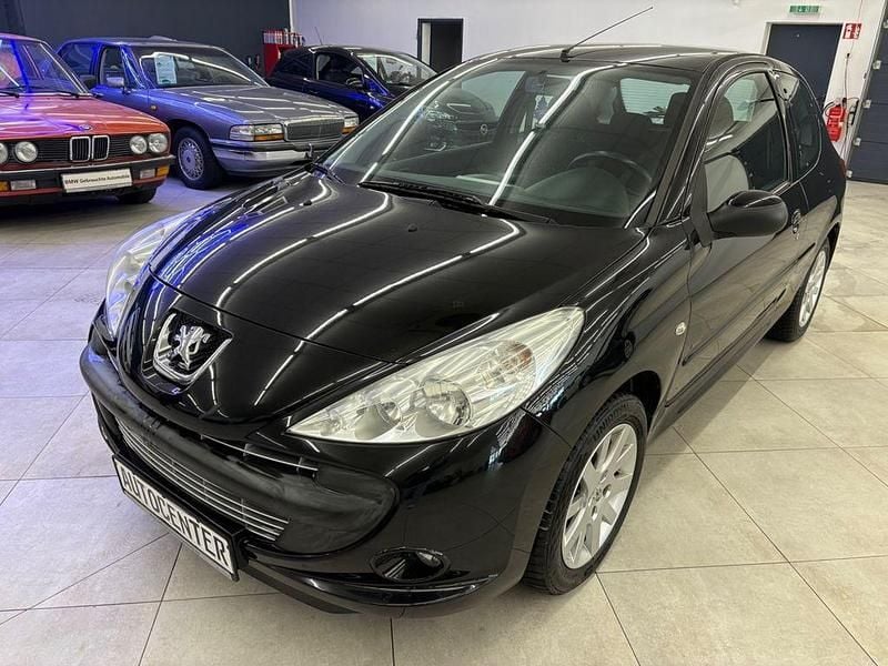 Gebraucht Peugeot 206+ Basis 73 PS (53 kW) 2011 Schwarz Kleinwagen