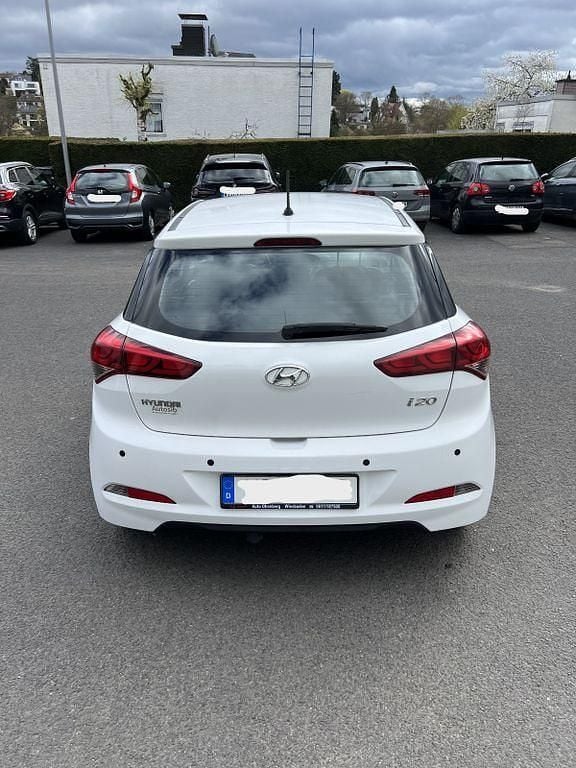 Gebraucht Hyundai i20 75 PS (55 kW) 2018 Weiß Limousine