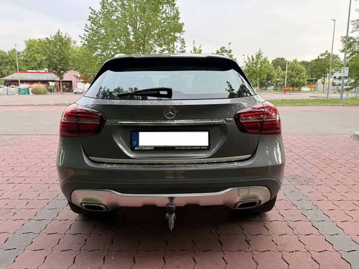 Gebraucht Mercedes GLA200 Urban 156 PS (114 kW) 2019 Grau SUV