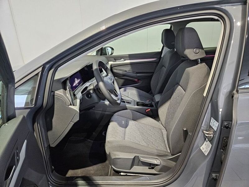 Gebraucht VW Golf VIII Move 131 PS (96 kW) 2023 Andere farbe Kleinwagen