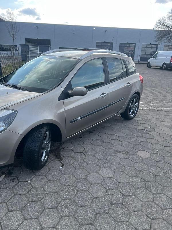 Gebraucht Renault Clio II 75 PS (55 kW) 2009 Braun Kleinwagen