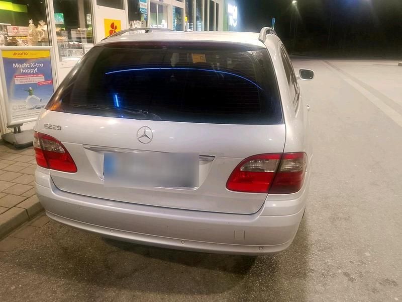 Gebraucht Mercedes E220 163 PS (119 kW) 2007 Schwarz Kombi