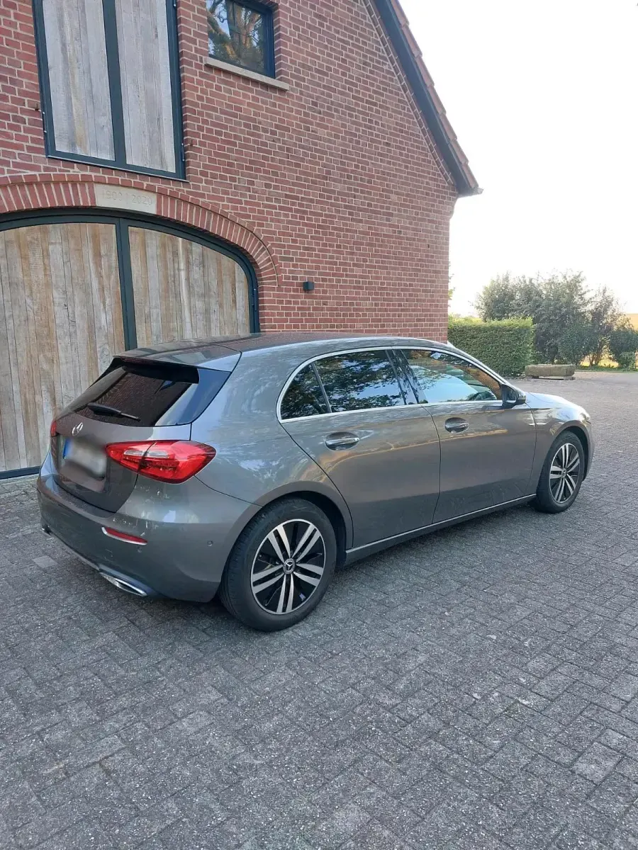 Gebraucht Mercedes A180 116 PS (85 kW) 2020 Grau Kleinwagen