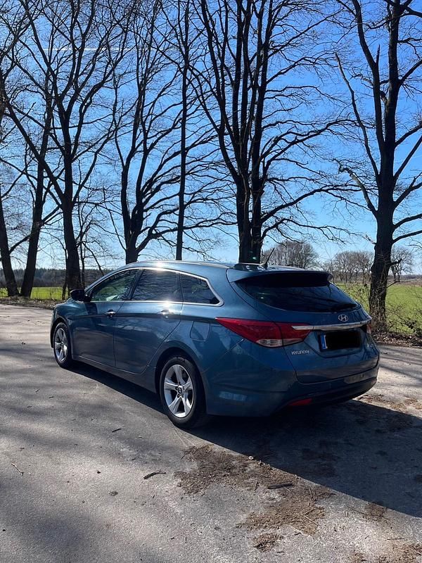 Gebraucht Hyundai i40 136 PS (100 kW) 2012 Blau Kombi