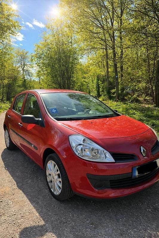 Gebraucht Renault Clio III 75 PS (55 kW) 2007 Rot Kleinwagen