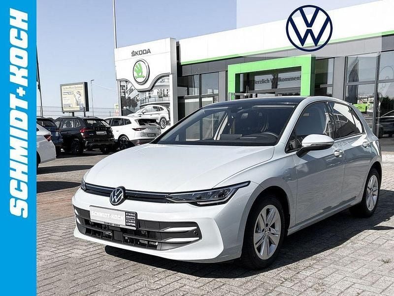 Blau Gebraucht 2024 VW Golf VIII S Limousine | 27.750 € (Teuer) - Bild 1/4