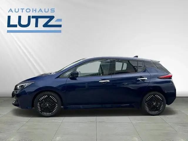 Blau Gebraucht 2024 Nissan Leaf N-Connecta Kleinwagen | 24.390 € (Etwas zu teuer) - Bild 1/3