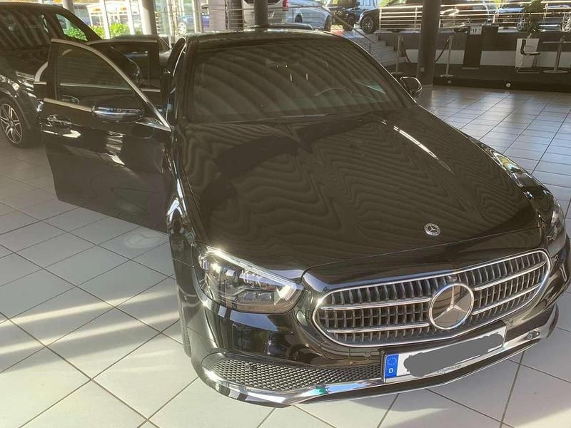 Schwarz Gebraucht 2021 Mercedes E220 Limousine | 28.900 € (Teuer) - Bild 1/4