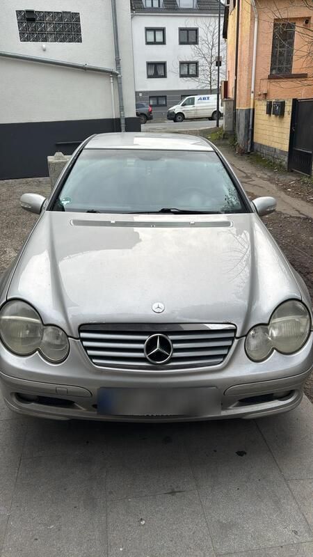 Silber Gebraucht 2003 Mercedes C180 Coupé | 1.100 € - Bild 1/4