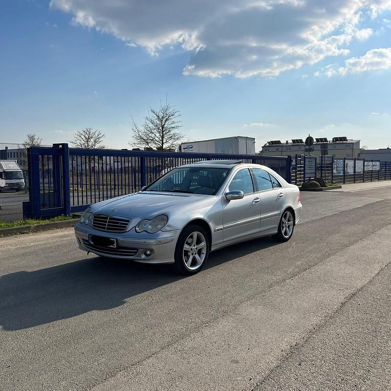 Gebraucht Mercedes 220 146 PS (107 kW) 2006 Silber Limousine