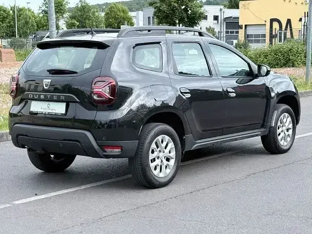 Używany Dacia Duster Comfort 101 KM (74 kW) 2021 Czarny SUV