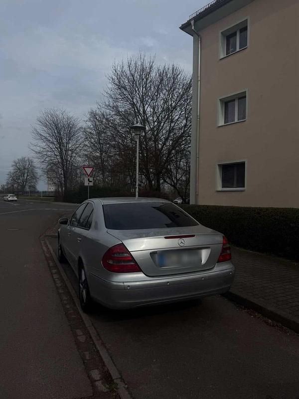 Gebraucht Mercedes E220 150 PS (110 kW) 2003 Limousine