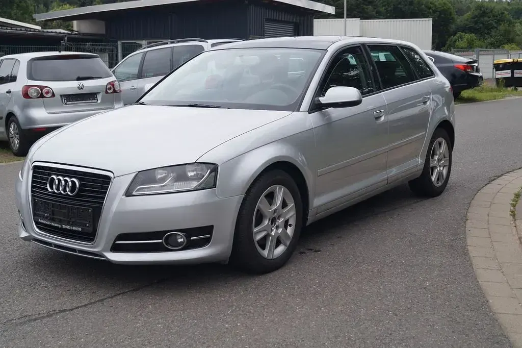 Gebraucht Audi A3 Attraction 105 PS (77 kW) 2010 Silber Kleinwagen