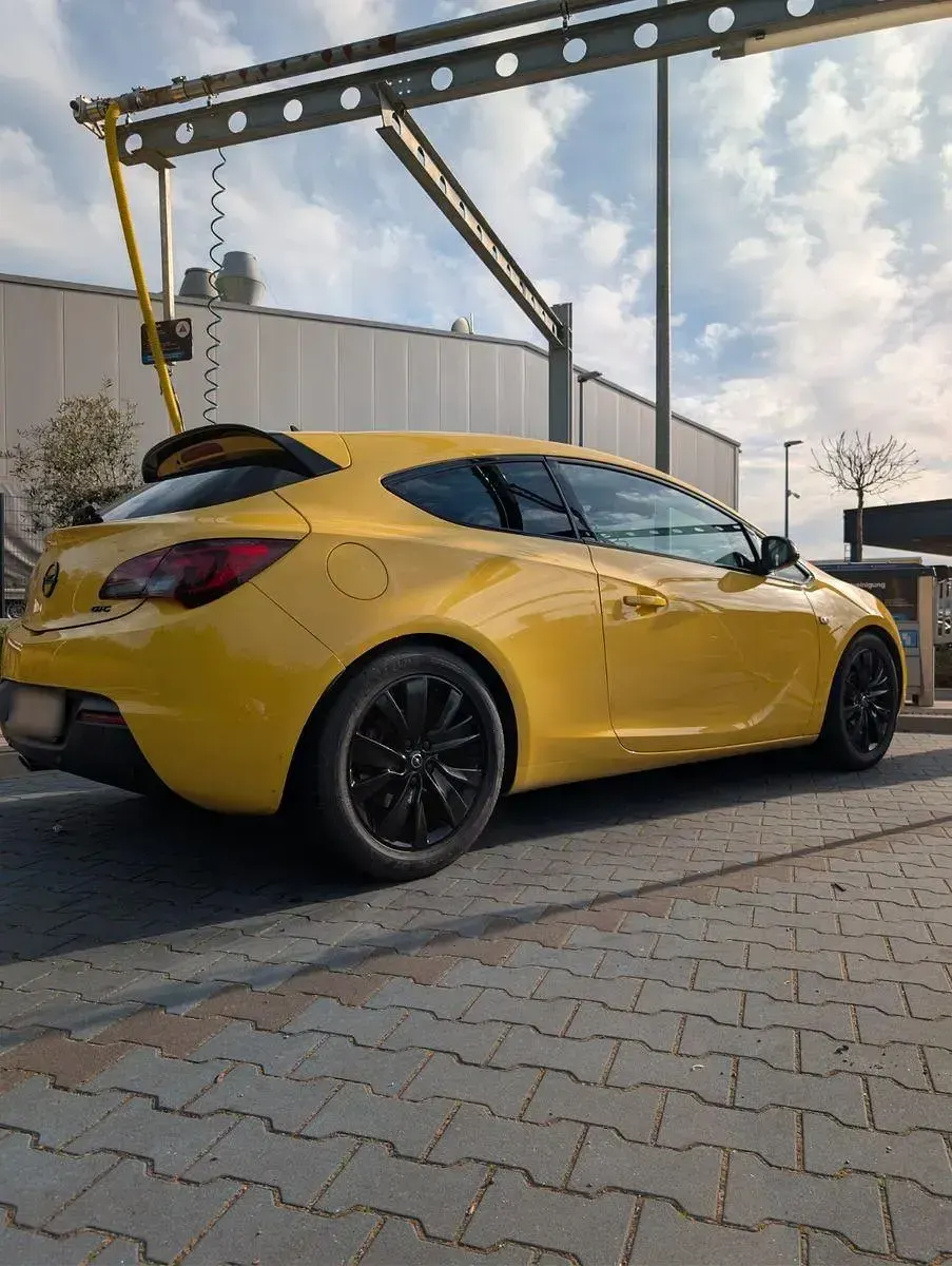 Gebraucht Opel Astra GTC 170 PS (125 kW) 2015 Gelb Limousine