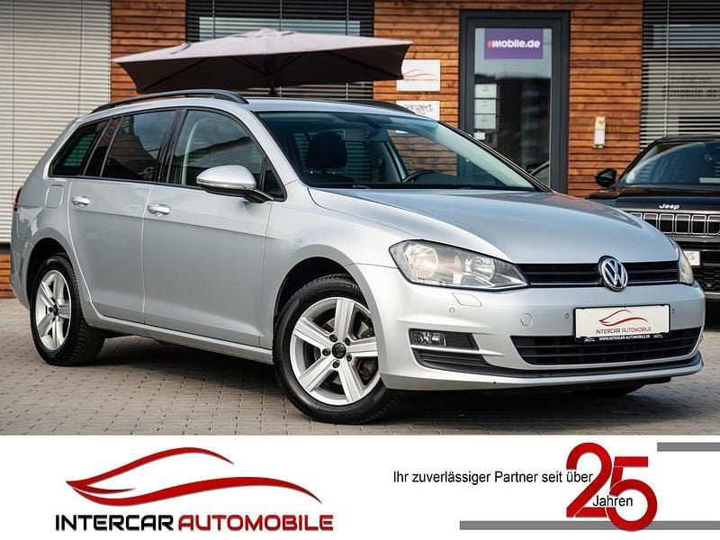 Reflexsilber metallic Gebraucht 2014 VW Golf VII Comfortline Kombi | 6.950 € (Fairer Preis) - Bild 1/4