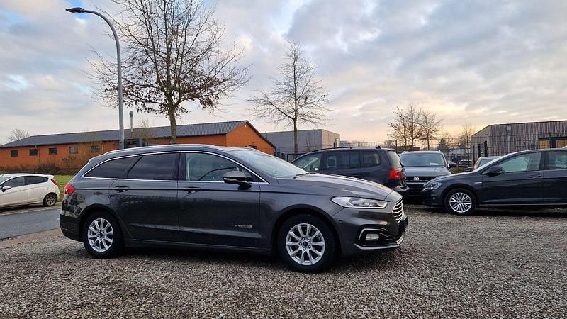 Gebraucht Ford Mondeo 140 PS (102 kW) 2019 Grau Kombi