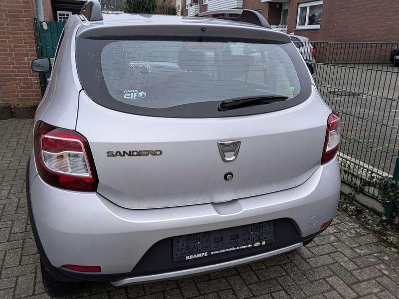 Gebraucht Dacia Sandero Prestige 90 PS (66 kW) 2015 Grau Limousine