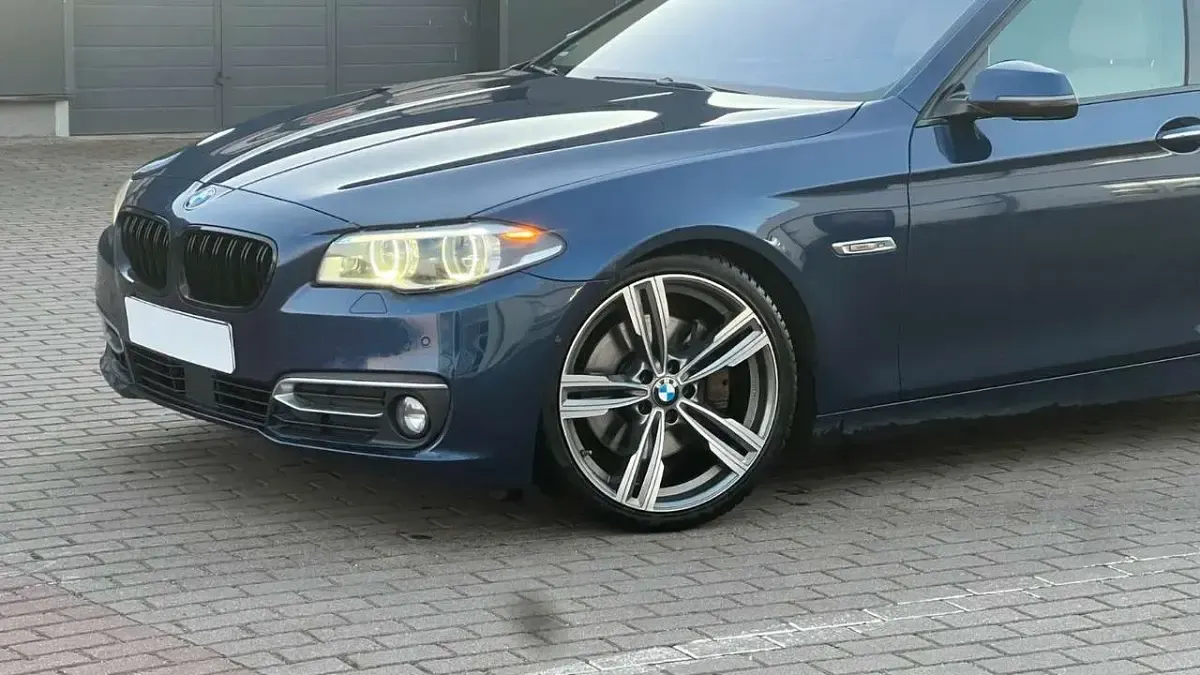 Gebraucht BMW 535 Sport Line 313 PS (230 kW) 2016 Mediterranblau metallic Limousine