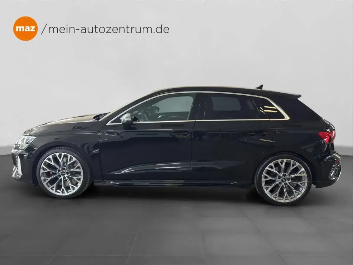 Gebraucht Audi RS3 Sportback Ambiente 400 PS (294 kW) 2022 Mythosschwarz metallic Kleinwagen