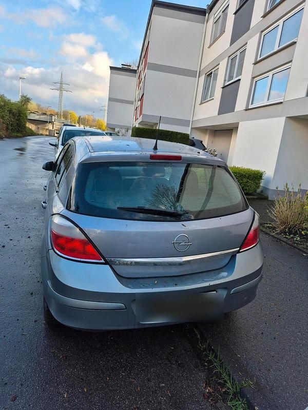 Używany Opel Astra 90 KM (66 kW) 2005 Sedan/Limuzyna