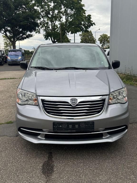 Usata Lancia Voyager Silver 177 CV (130 kW) 2014 Argento Monovolume