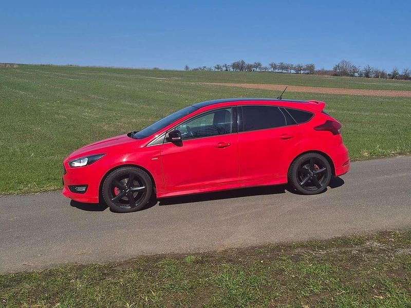 Gebraucht Ford Focus ST-Line 182 PS (133 kW) 2018 Rot Limousine