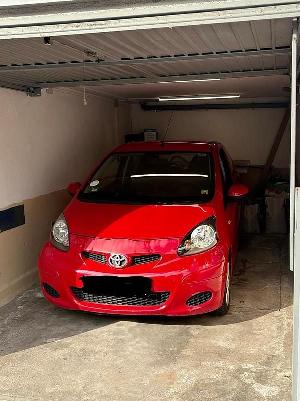 Rot Gebraucht 2009 Toyota Aygo Kleinwagen | 1.290 € (Superpreis) - Bild 1/4