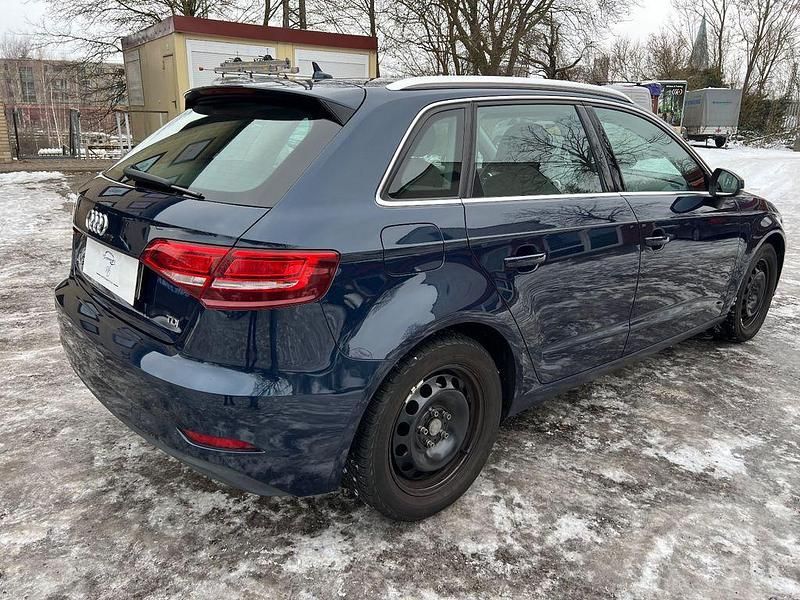 Gebraucht Audi A3 Sport 150 PS (110 kW) 2018 Blau Limousine
