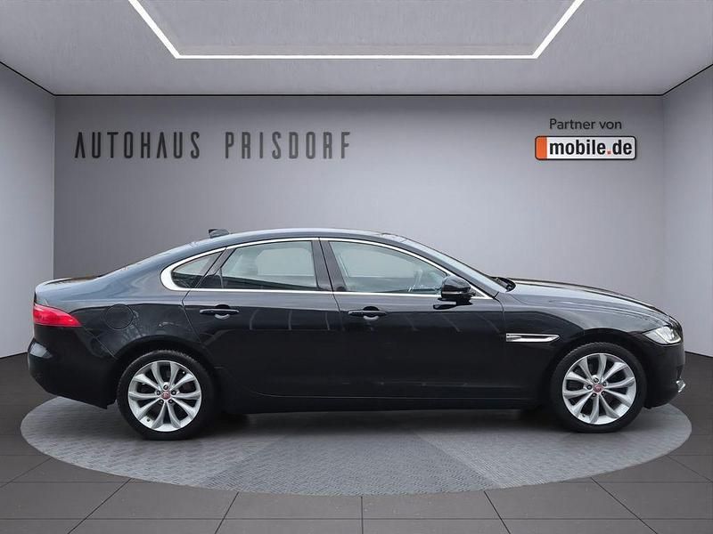 Gebraucht Jaguar XF Prestige 179 PS (131 kW) 2018 Schwarz Limousine
